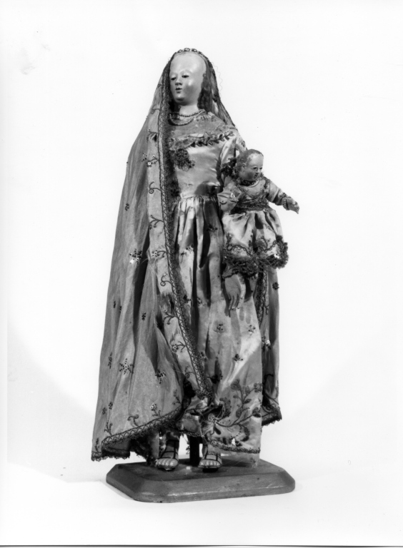 Madonna con Bambino (statua) - ambito laziale (prima metà sec. XVIII)