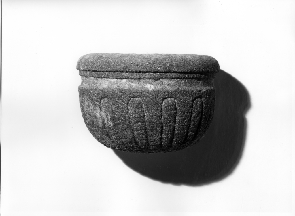 acquasantiera - ambito laziale (sec. XVII)