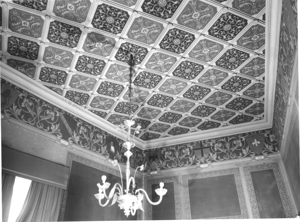 Soffitto con motivi decorativi geometrici e vegetali e fregio con stemmi delle contrade e dei rioni di Tivoli (dipinto, complesso decorativo) - ambito laziale (sec. XVI)