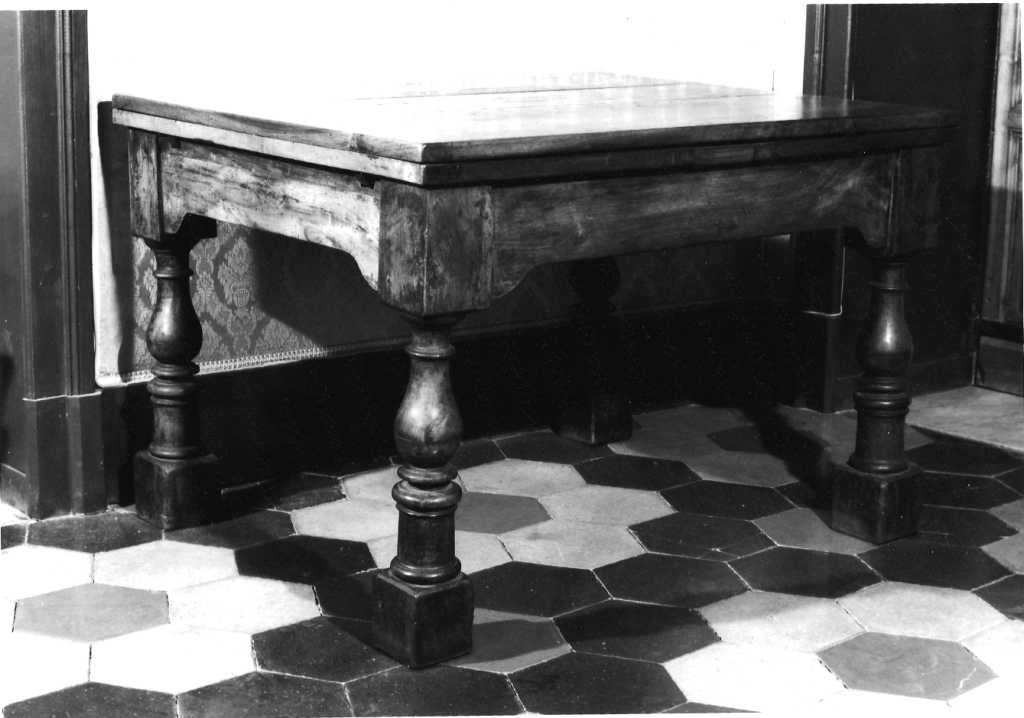 tavolo - produzione laziale (prima metà sec. XIX)