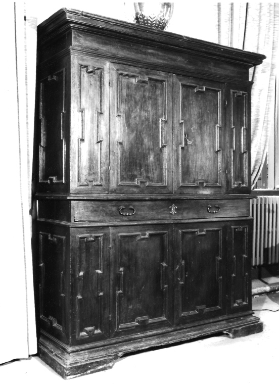 credenza a due corpi - produzione laziale (inizio sec. XX)