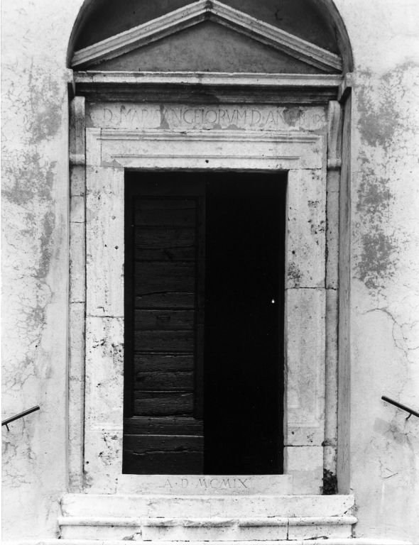 portale architravato - ambito laziale (sec. XVII)