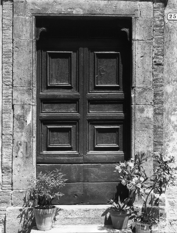 portale architravato - ambito laziale (sec. XVI)