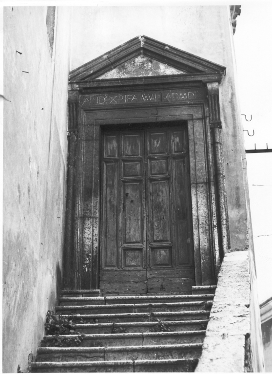 portale architravato - manifattura laziale (sec. XVI)