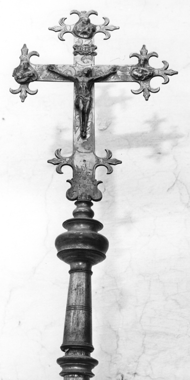 croce processionale - ambito laziale (fine/inizio secc. XIX/ XX)
