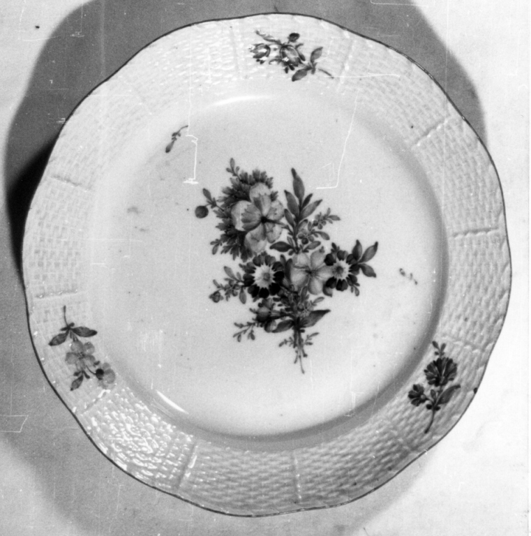 piatto - manifattura imperiale di S. Pietroburgo, manifattura imperiale di S. Pietroburgo (sec. XVIII)