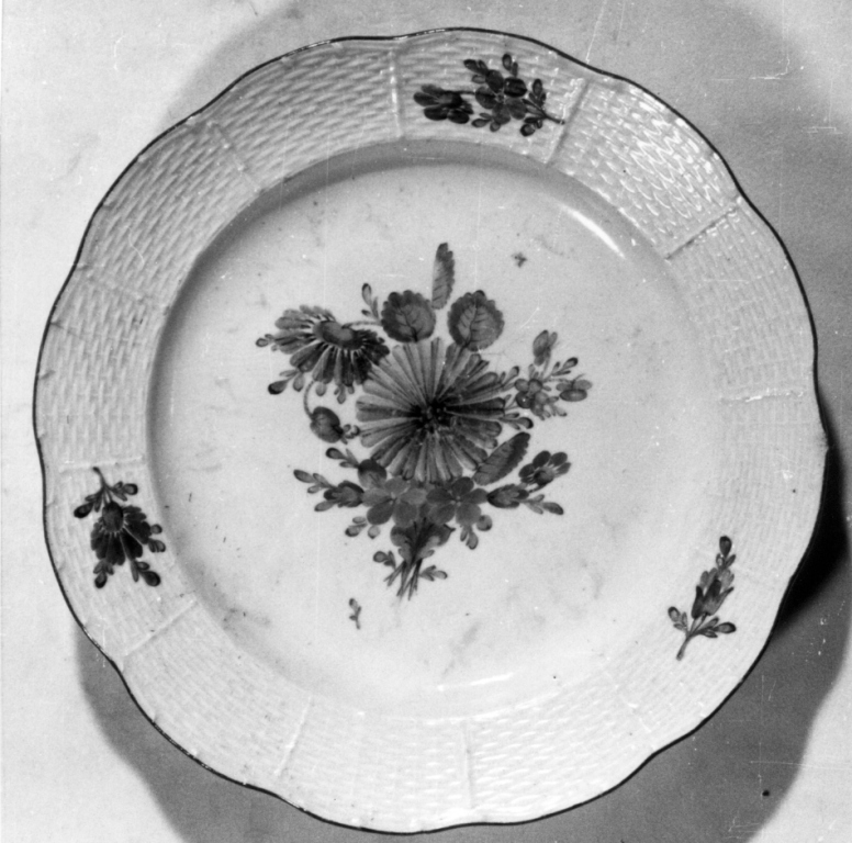 piatto - manifattura imperiale di S. Pietroburgo, manifattura imperiale di S. Pietroburgo (sec. XVIII)