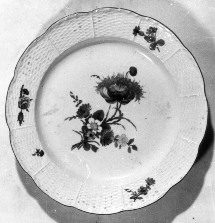 piatto - manifattura imperiale di S. Pietroburgo, manifattura imperiale di S. Pietroburgo (sec. XVIII)