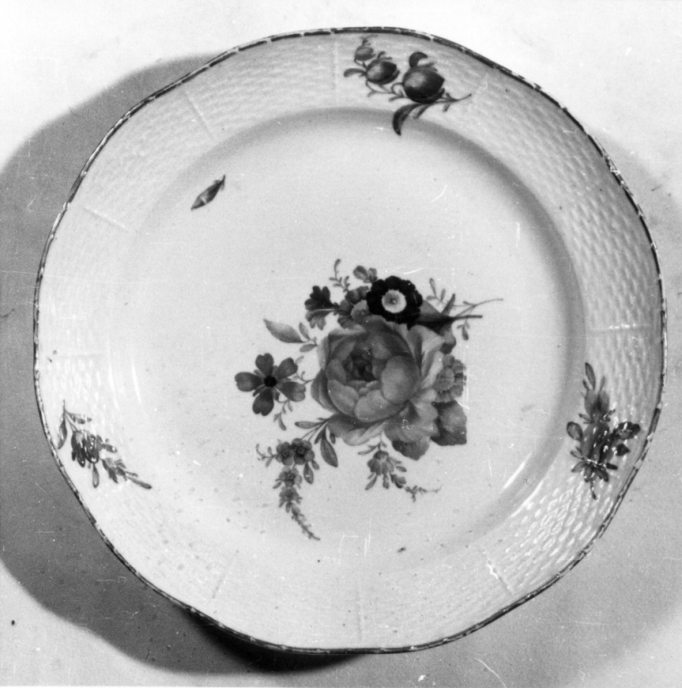 piatto - manifattura imperiale di S. Pietroburgo, manifattura imperiale di S. Pietroburgo (sec. XVIII)