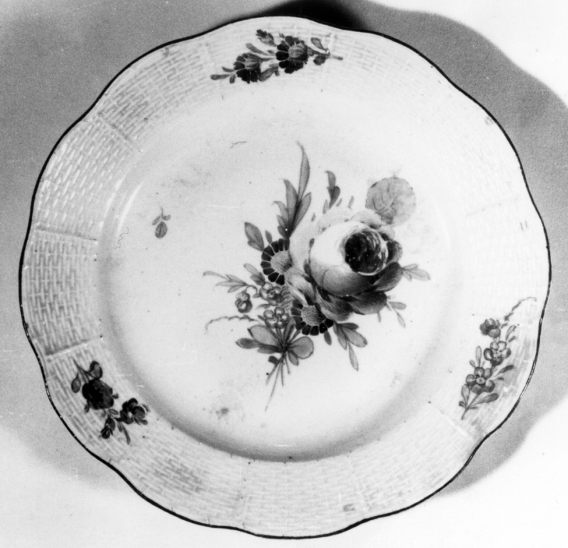 piatto - manifattura imperiale di S. Pietroburgo, manifattura imperiale di S. Pietroburgo (sec. XVIII)