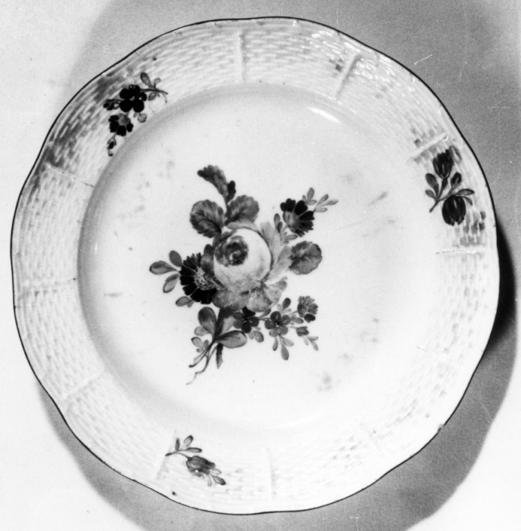 piatto - manifattura imperiale di S. Pietroburgo, manifattura imperiale di S. Pietroburgo (sec. XVIII)