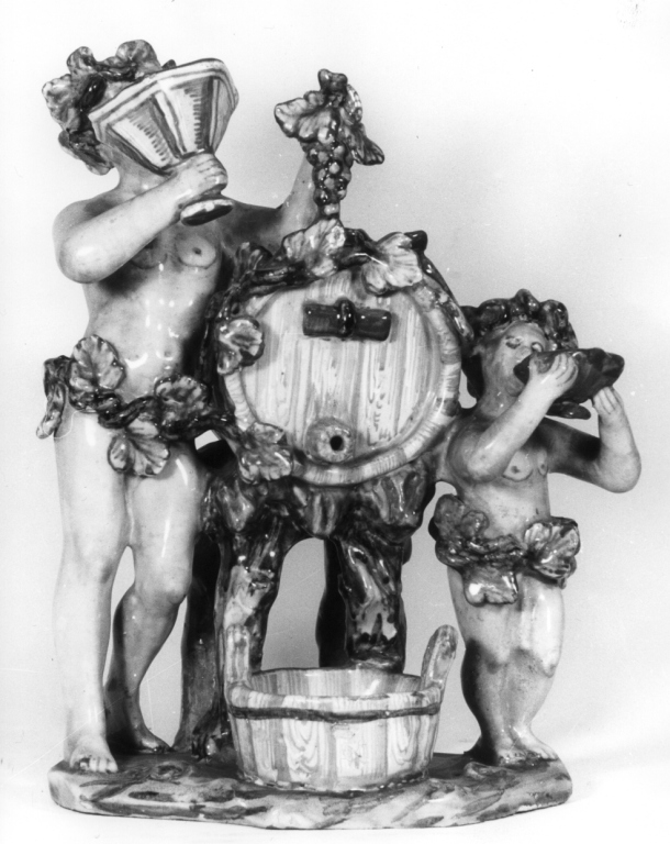 due figure di baccanti ai lati di una botte (gruppo scultoreo) - produzione di Urbino (ultimo quarto sec. XVI)