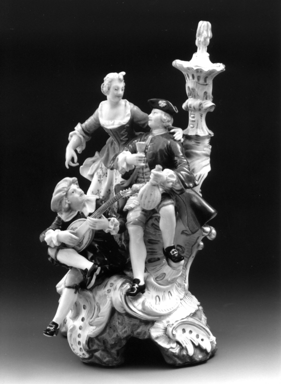 la serenata, dama e gentiluomo con musicista (scultura) di Kaendler Johann Johachim (attribuito) (sec. XVIII)