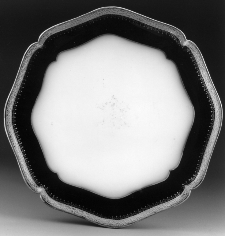 piatto - manifattura di Limoges (fine/inizio secc. XIX/ XX)