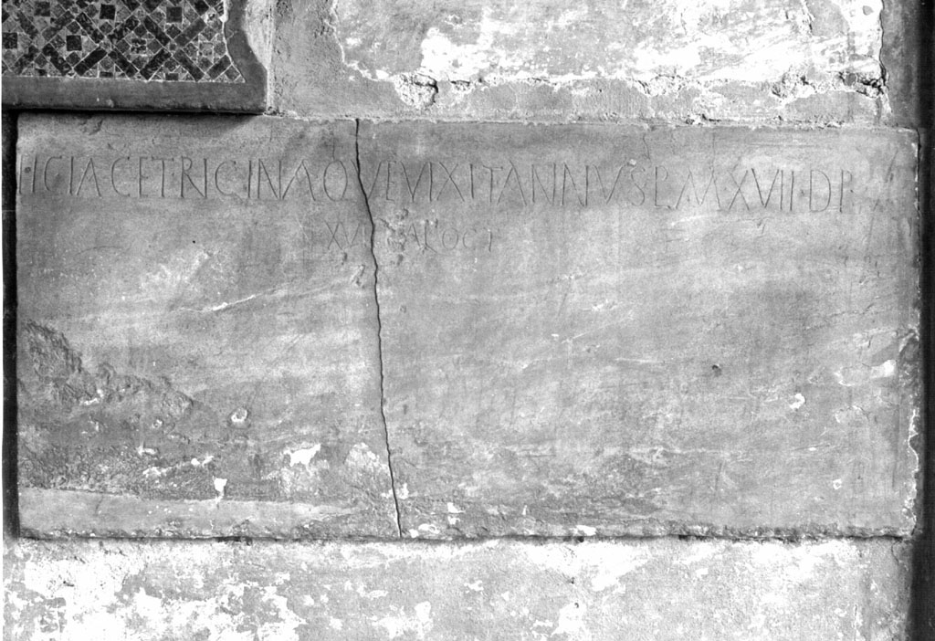 lapide tombale - ambito romano (fine/inizio secc. IV/ V)