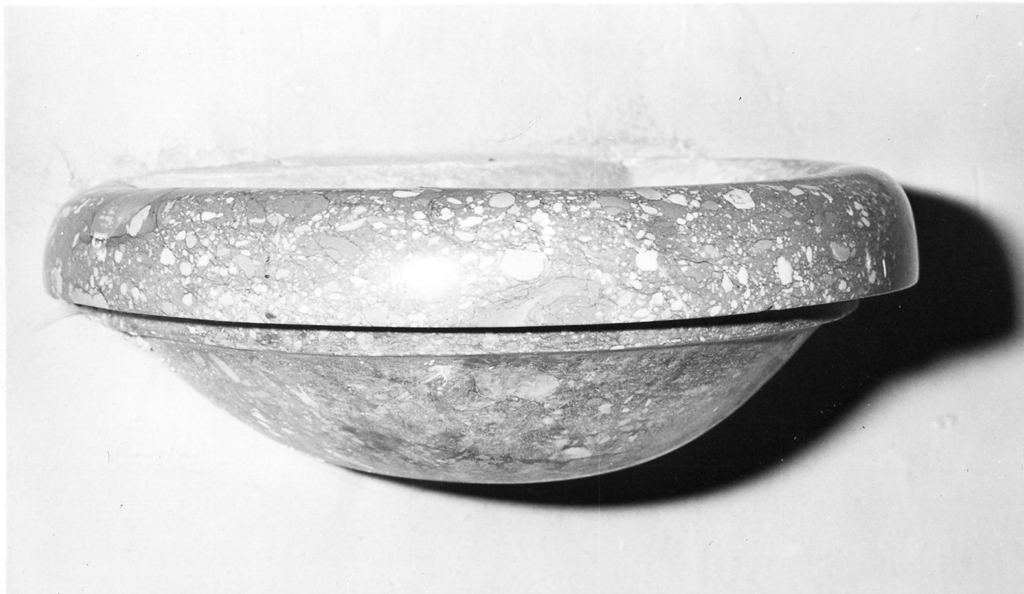 acquasantiera da parete, opera isolata - ambito laziale (sec. XVII)