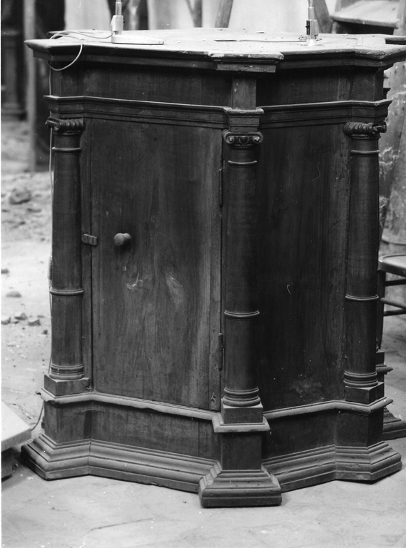 leggio, elemento d'insieme - ambito romano (sec. XVI)