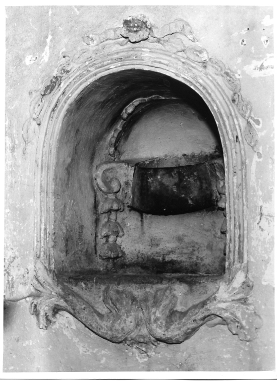 acquasantiera da parete - manifattura romana (inizio sec. XVII)