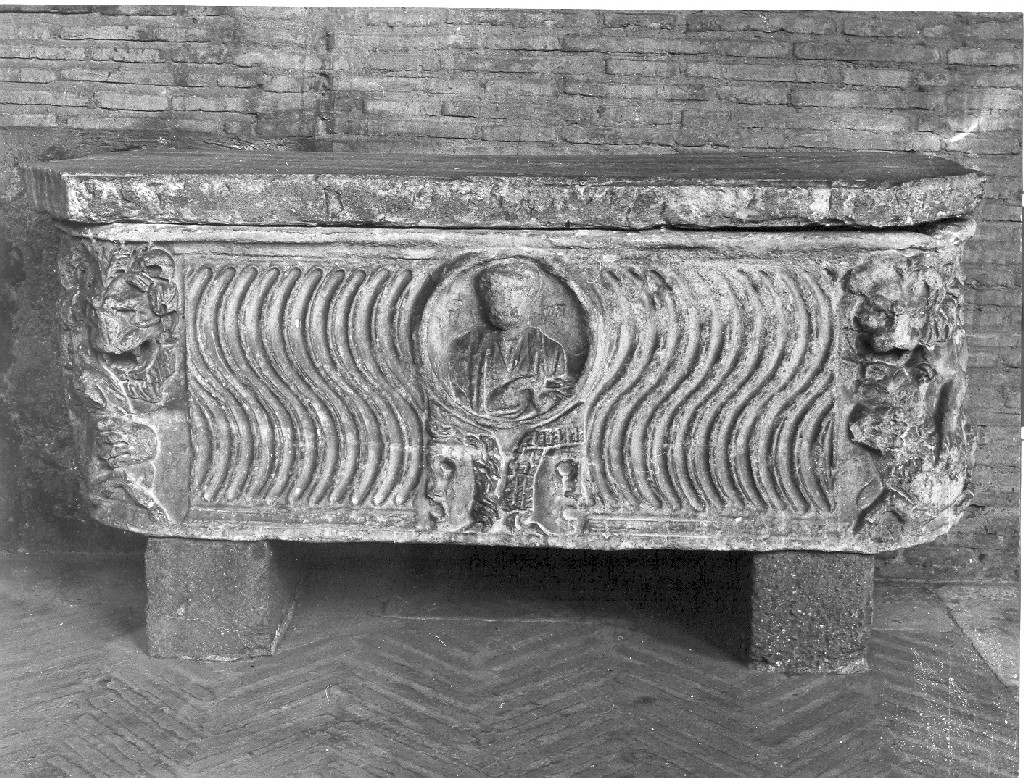 sarcofago - ambito longobardo (fine/inizio secc. III/ IV)