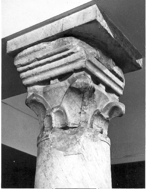capitello corinzio - ambito romano (secc. X/ XI)