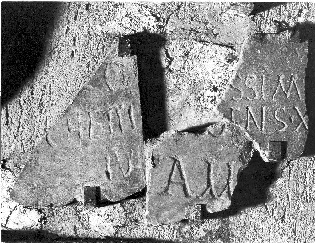 lapide, frammento - ambito romano (secc. III/ IV)