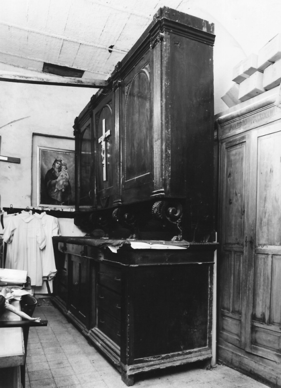 armadio - produzione Italia centrale (sec. XIX)