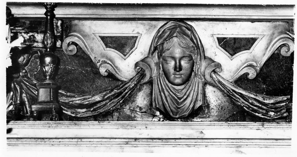 maschera muliebre velata (rilievo) - ambito laziale (metà sec. XVII)