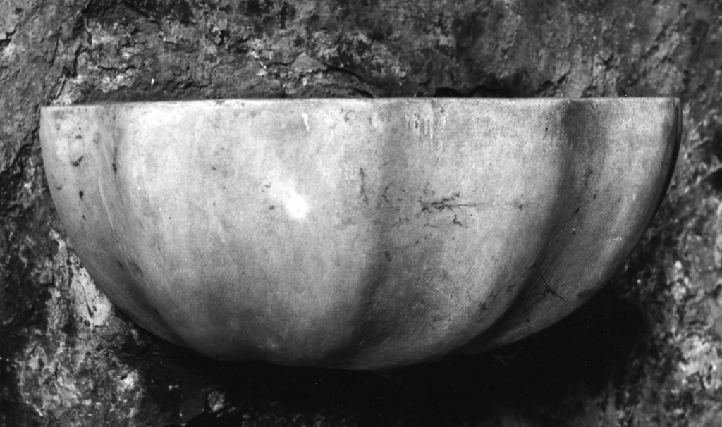 acquasantiera da parete - ambito Italia centrale (prima metà sec. XVIII)