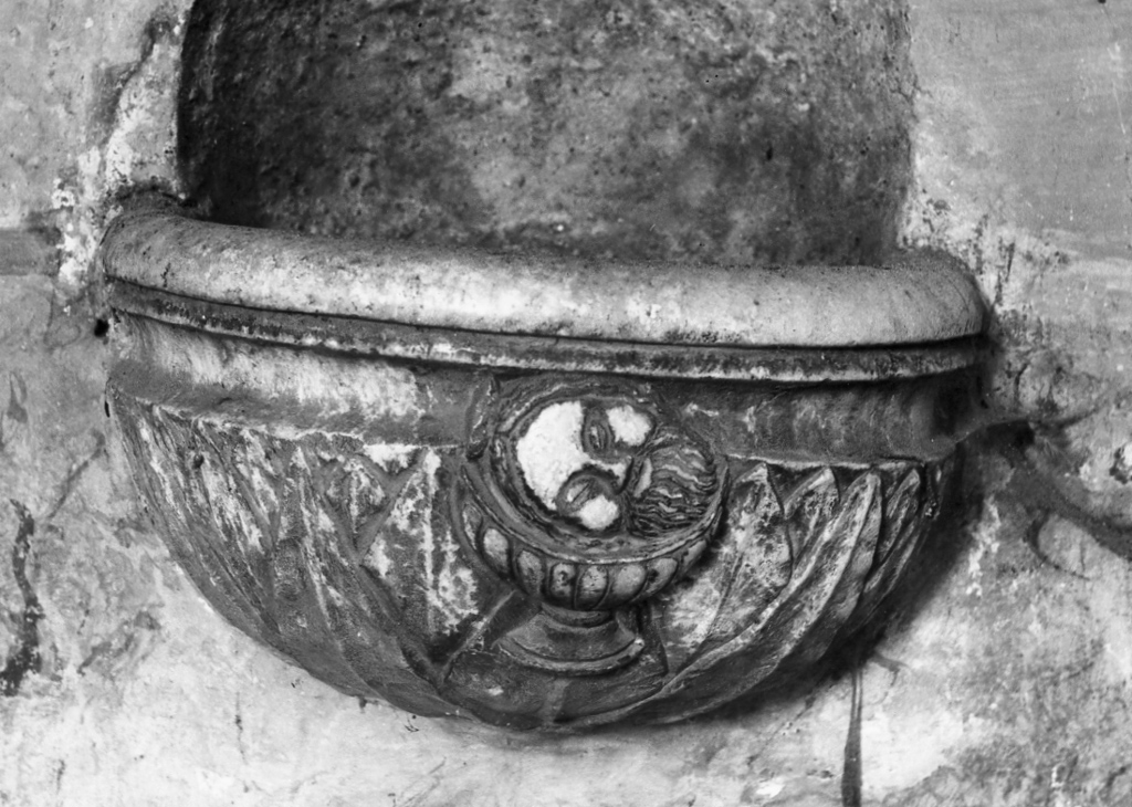 acquasantiera da parete - ambito laziale (terzo quarto sec. XVI)