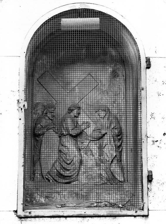 stazione IV: Gesù incontra la Madonna (rilievo) di Franchi Giuseppe, Mancini Giuseppe (sec. XVIII)