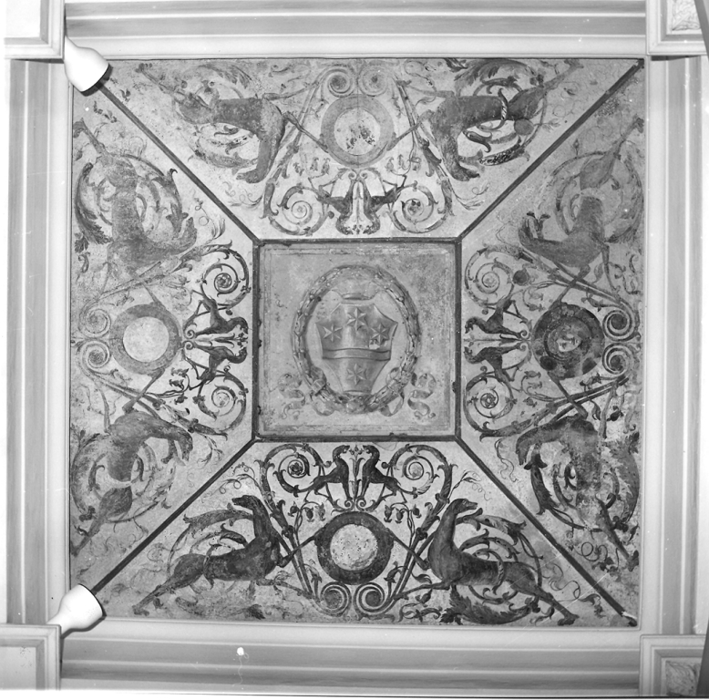 stemma gentilizio e motivi decorativi a grottesche (dipinto, serie) di Caretti Giovanni Battista (sec. XIX)