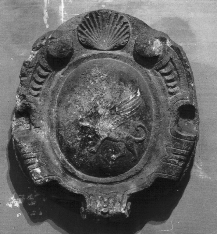 stemma gentilizio (rilievo) - ambito laziale (sec. XVI)