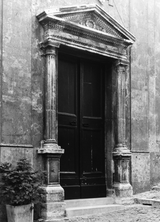 portale - ambito romano (fine/inizio secc. II/ III)