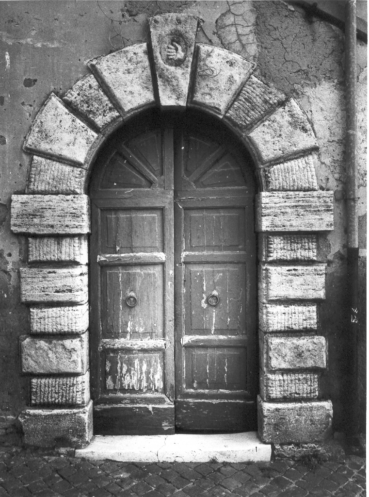 portale - ad arco - ambito laziale (seconda metà sec. XVI)