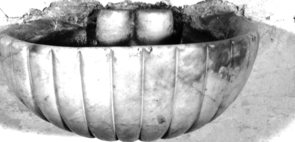 acquasantiera - a conchiglia - ambito laziale (sec. XIX)