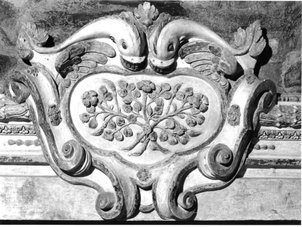 motivo decorativo: targa sagomata con animali e fiori (decorazione plastica, complesso decorativo) - ambito romano (sec. XVII)