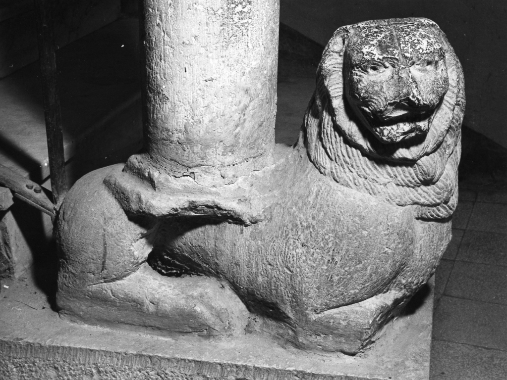 leone stiloforo (statua) - ambito laziale (secc. XIII/ XIV)
