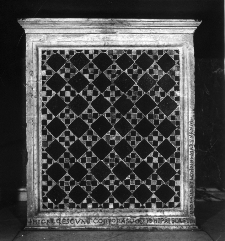 cippo - ambito romano (sec. III, sec. XII)