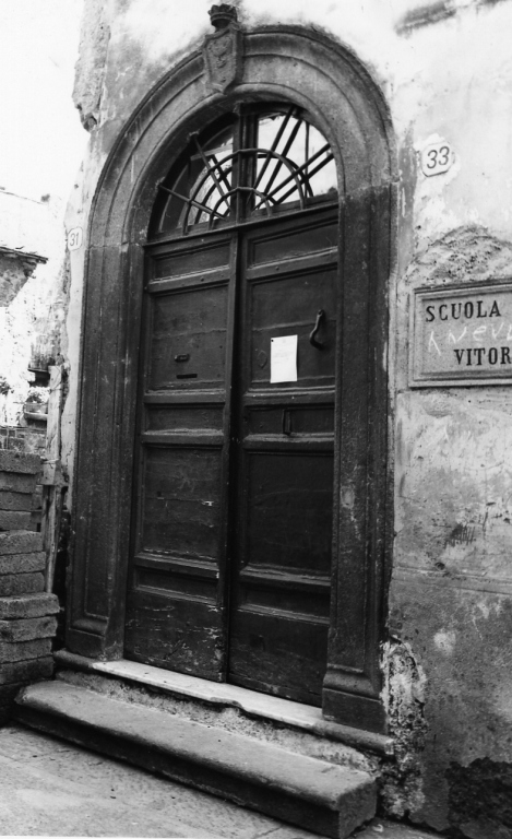 portale - a sesto acuto - ambito viterbese (fine/inizio secc. XVI/ XVII)