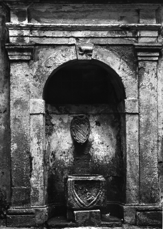 fontana - a muro - ambito viterbese (sec. XVI)