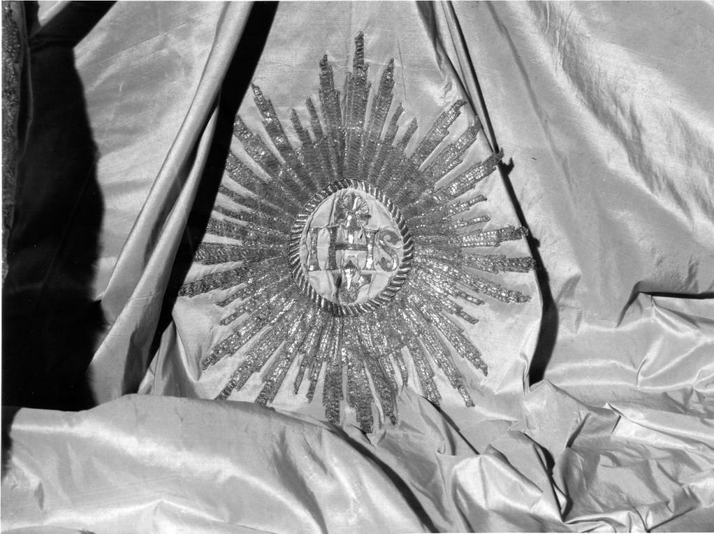 monogramma cristologico (velo omerale) - manifattura laziale (sec. XIX)