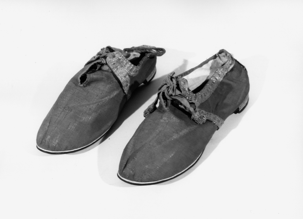 scarpa liturgica, paio - manifattura laziale (sec. XIX)