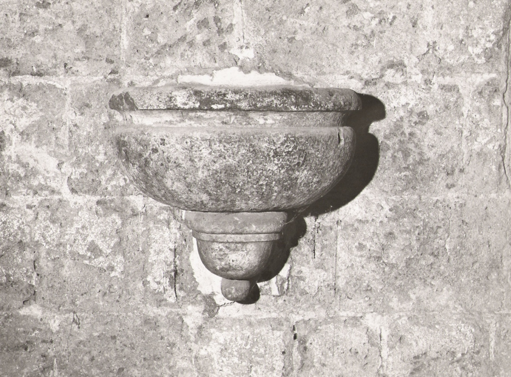 acquasantiera - a conchiglia - ambito laziale (sec. XVIII)