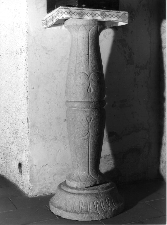 colonna - ambito laziale (sec. XII)