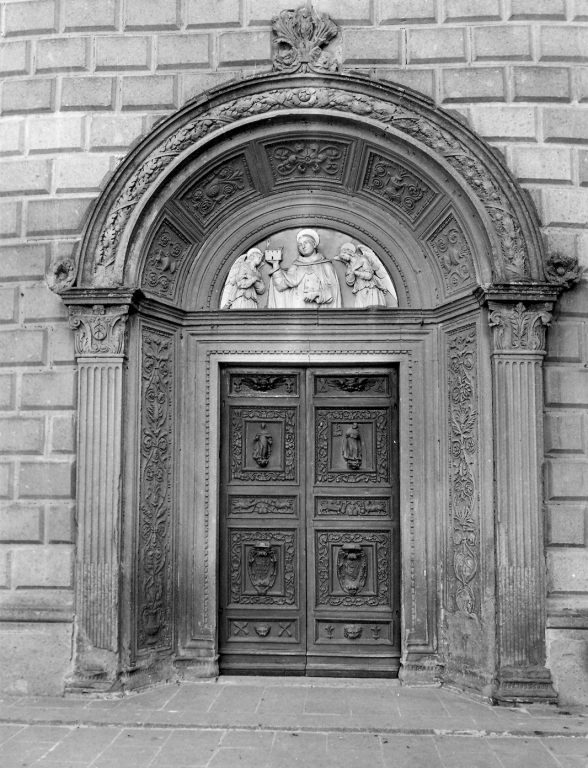 portale - ad arco, insieme di Bernardino di Giovanni da Viterbo, Domenico di Giacomo da Firenzuola (sec. XVI)