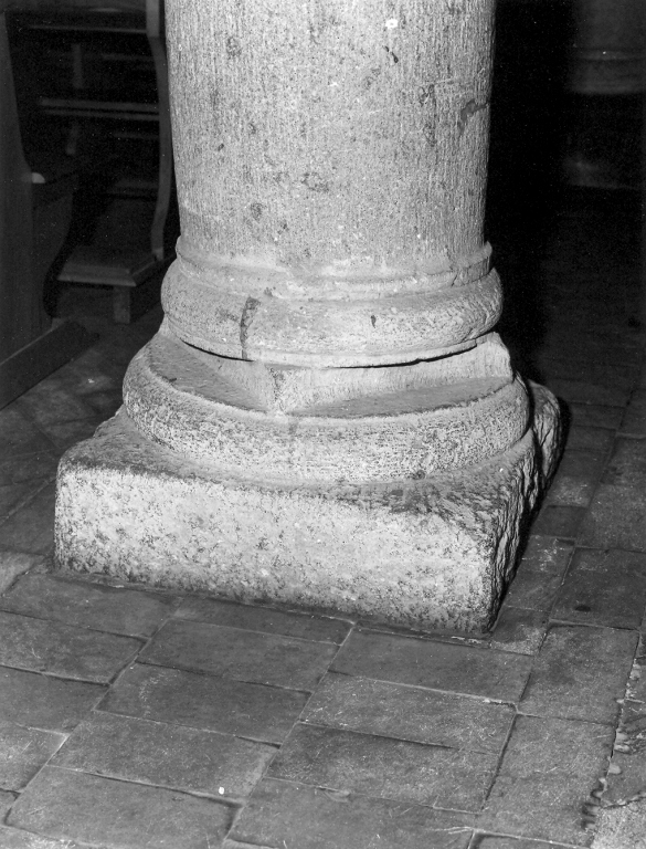 base di colonna - ambito laziale (fine/inizio secc. XI/ XII)