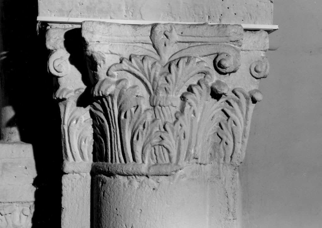 capitello di pilastro - ambito viterbese (secc. XV/ XVI)