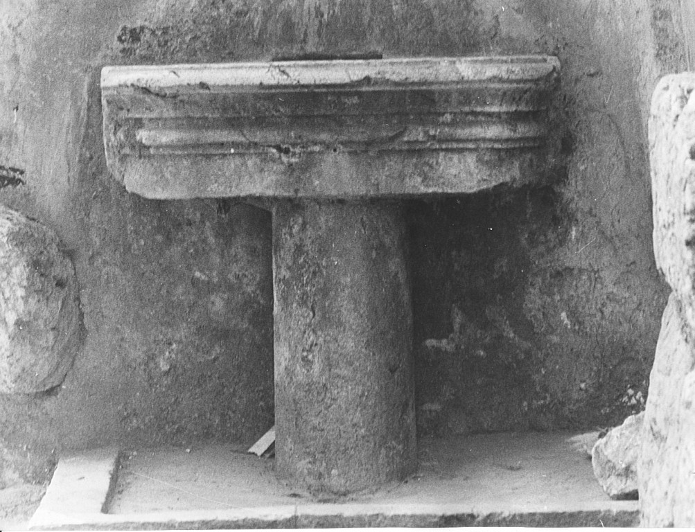 fontana - a muro - ambito laziale (secc. XVI/ XVII)