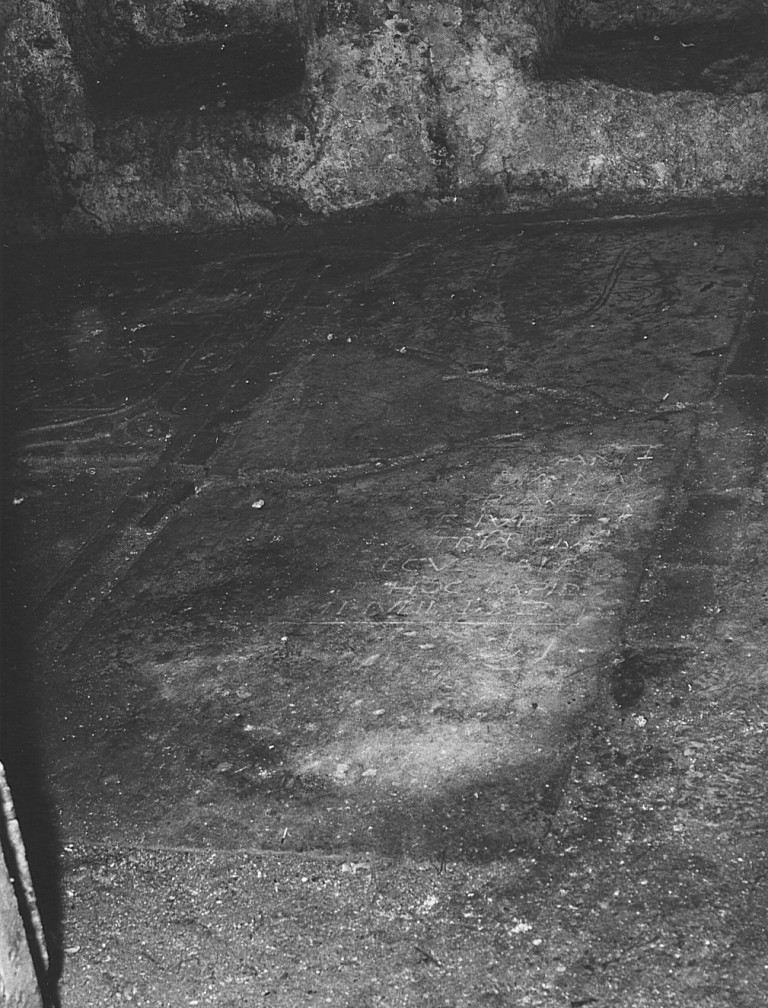 lastra tombale - ambito laziale (sec. XVI)