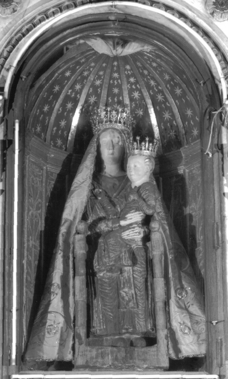 Madonna con Bambino in trono (statua) - ambito laziale (sec. XII)